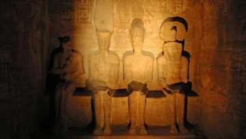 تعديل تاريخي ومعجزة فلكية.. 11 معلومة عن تعامد الشمس على معبد أبو سمبل