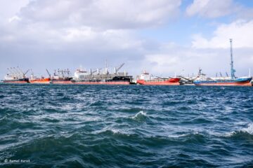 استمرار معدلات الشحن والتفريغ بميناء دمياط رغم سوء الأحوال الجوية