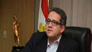 وزير السياحة والآثار يصدر قرارًا بترقيات داخل الوزارة