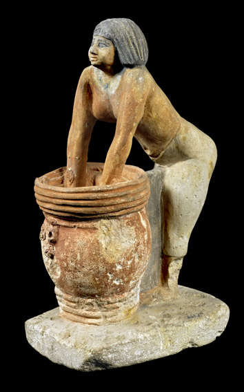هل يتم نقل تمثال صانعة الجعة من المتحف المصري بالتحرير؟.. مصدر يجيب